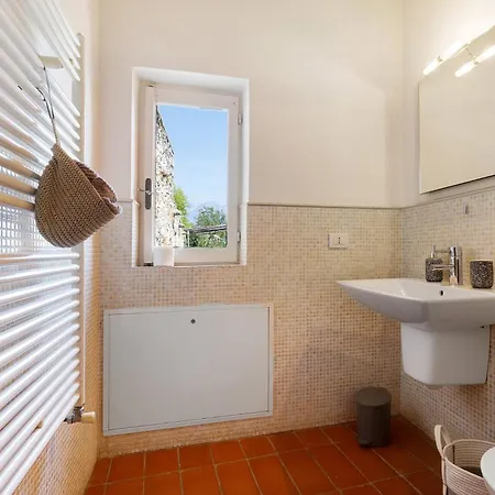 Holiday home Haus Mit Tollem See -und Bergblick